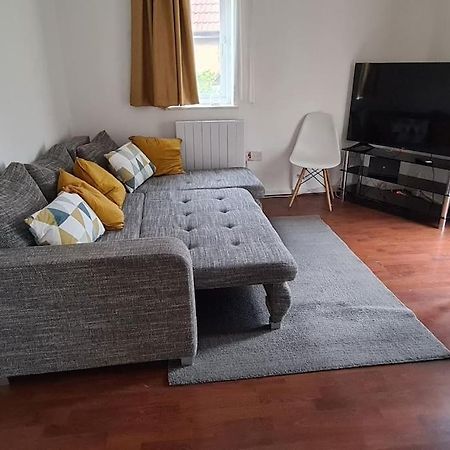Private 2 Bed Flat Close To Excel & City Airport London Ngoại thất bức ảnh