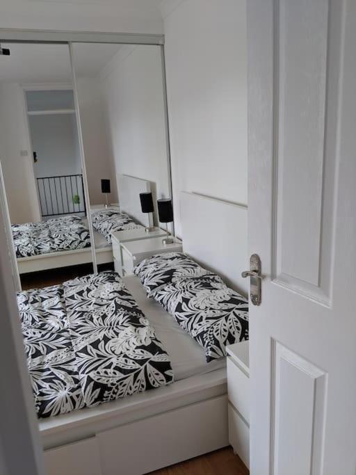 Private 2 Bed Flat Close To Excel & City Airport London Ngoại thất bức ảnh