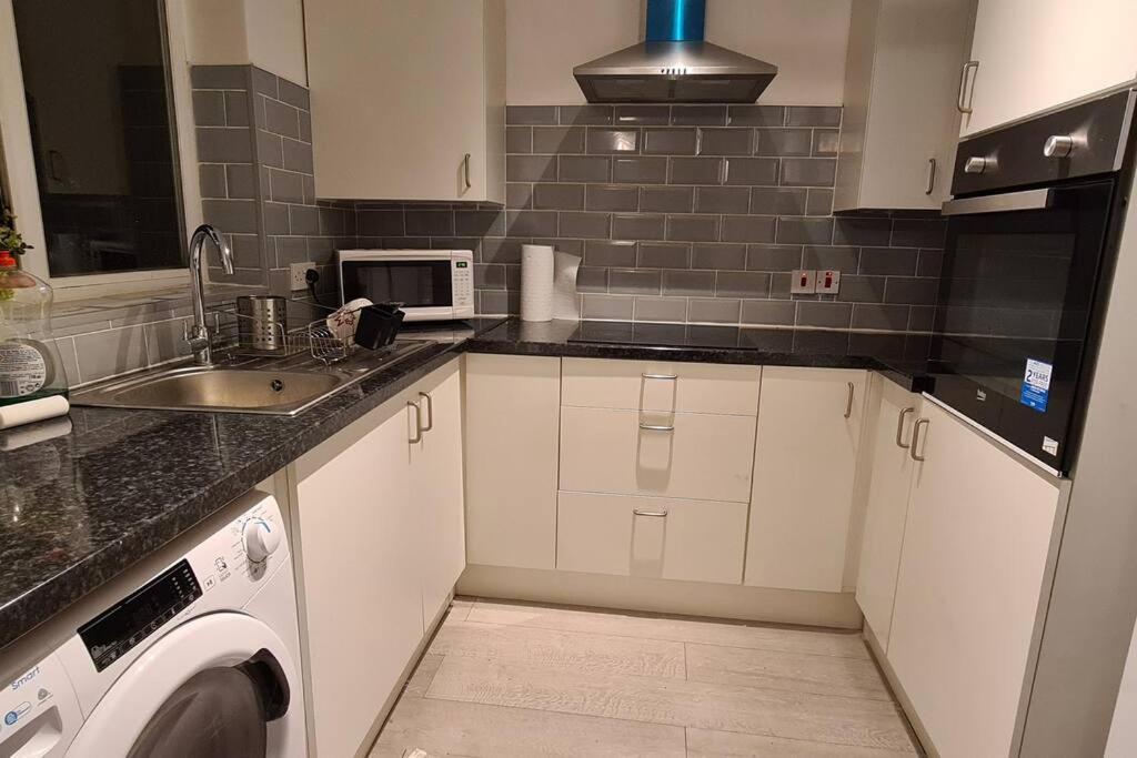 Private 2 Bed Flat Close To Excel & City Airport London Ngoại thất bức ảnh