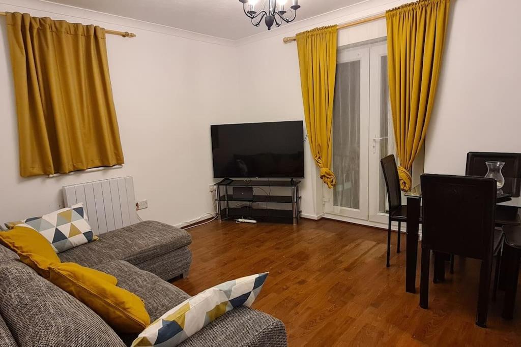 Private 2 Bed Flat Close To Excel & City Airport London Ngoại thất bức ảnh