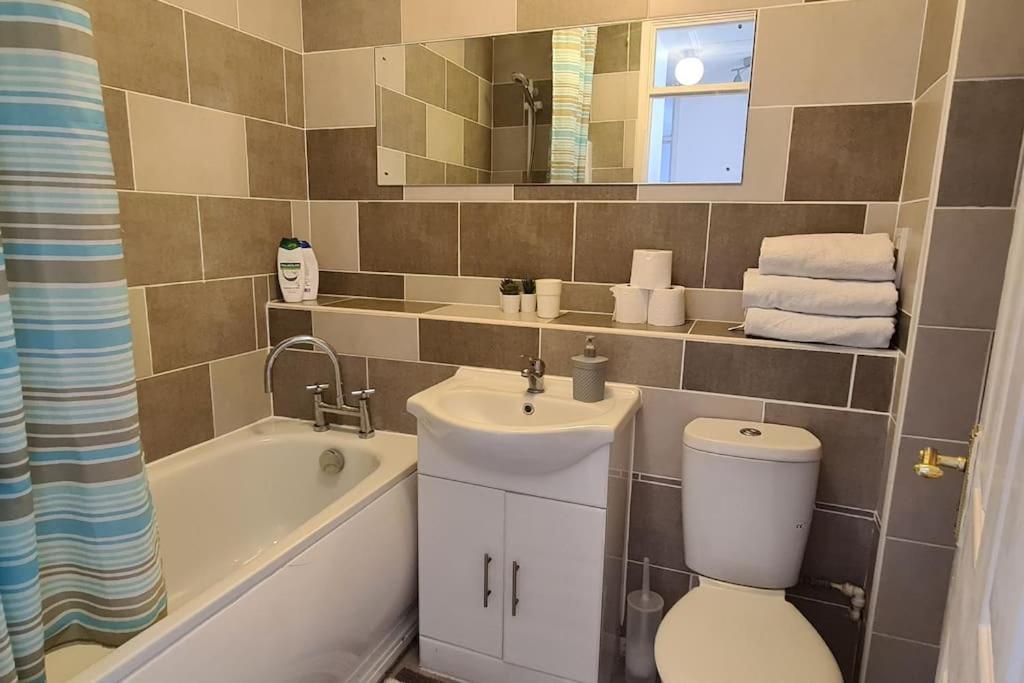 Private 2 Bed Flat Close To Excel & City Airport London Ngoại thất bức ảnh